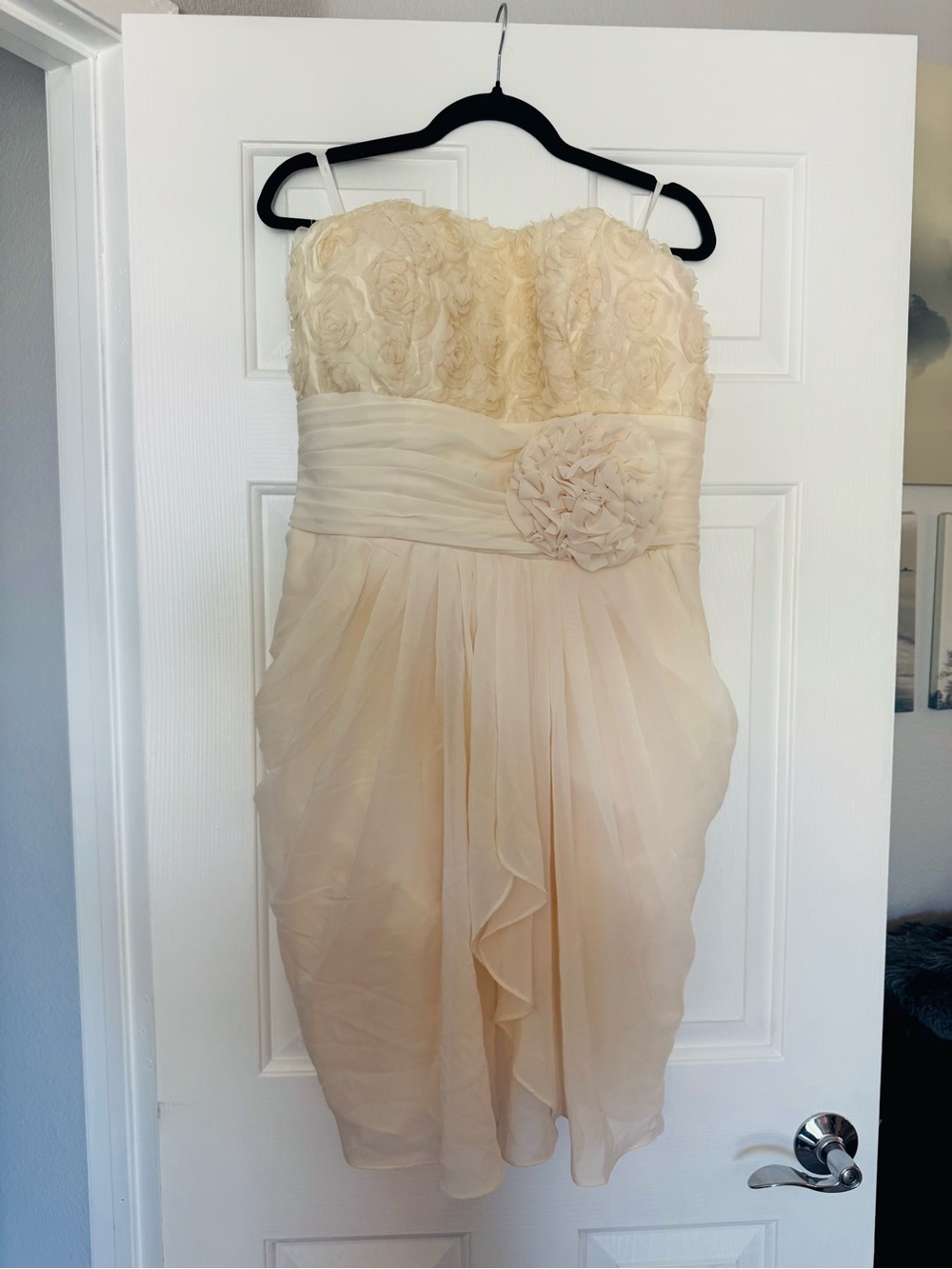 Strapless Rosette Chiffon Cocktail Dress in Cream. Size Unknown, fits like XL